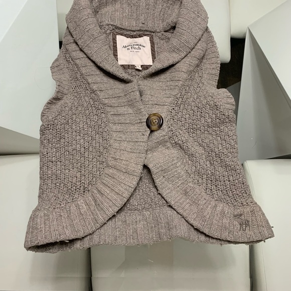 A&F Sweater vest - Picture 1 of 4
